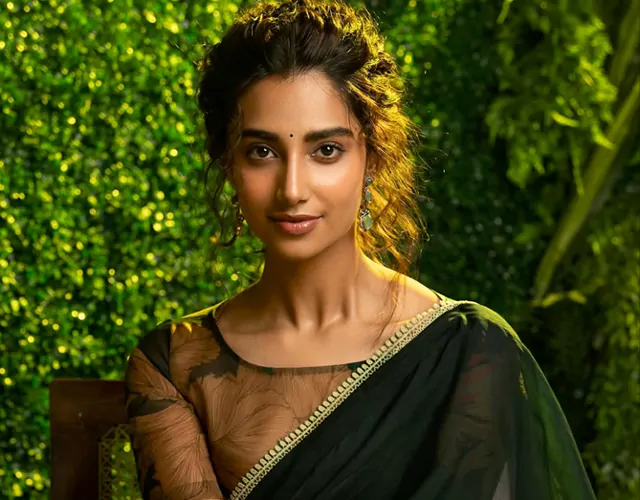 Meenakshi Chaudhary Green Saree Pics